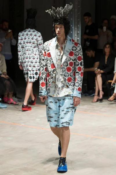 Look 18